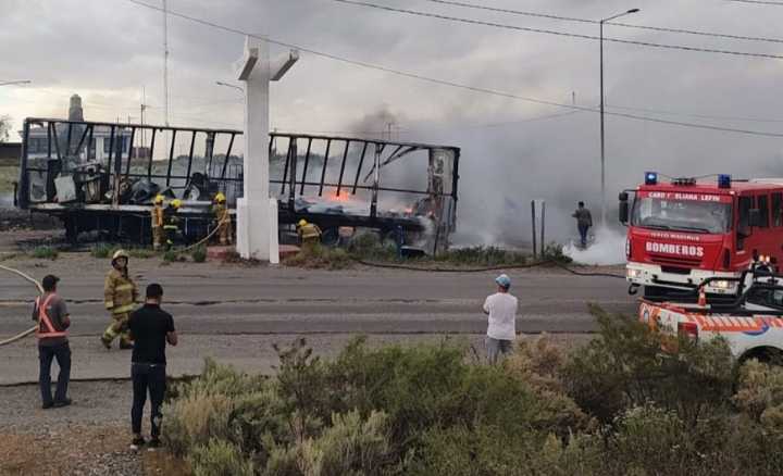 Se incineró carga de electrodomésticos de un camión