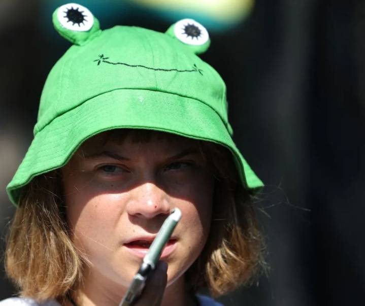 La revolución también es tierna: Qué significa el sombrero de rana de Greta Thunberg que es el peor miedo de las élites
