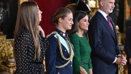 La complicidad de la princesa Leonor y la infanta Sofía en el Día de la Hispanidad
