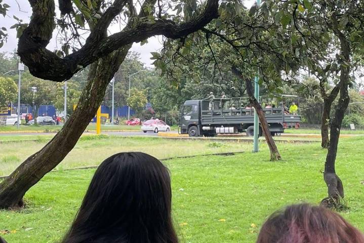 Alumnos captan en VIDEO a convoy del Ejército en la UNAM; denuncian violación de autonomía