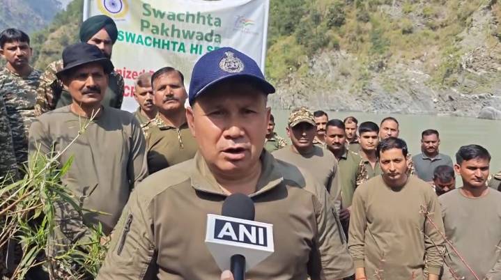 J-K: CRPF 84th Battalion holds cleanliness drive along Chenab River on Gandhi Jayanti