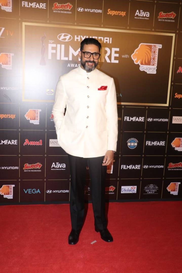 Chat up: Did Abhishek Bachchan dedicate his Best Actor Award to Aishwarya?
