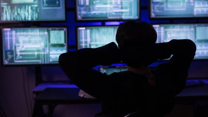 Lo que su cámara ve, otros también podrían verlo: así es la modalidad de espionaje que emplean los delincuentes
