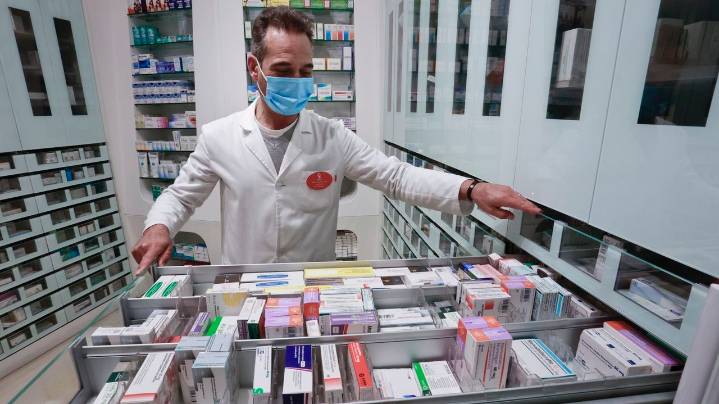 Sanidad revisa el precio de más de 17.300 medicamentos para ahorrar 287 millones de euros