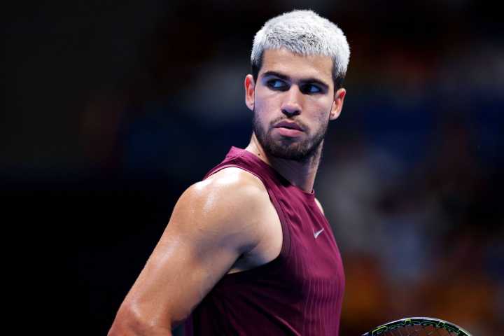 Carlos Alcaraz Called Out for Criticizing Tennis Scheduling but Playing Exhibitions by Serena Williams’ Ex-Coach Carlos Alcaraz faces sharp criticism over tennis scheduling remarks as Rennae Stubbs an