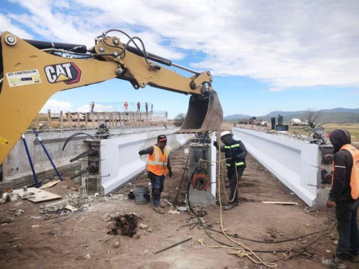 Avanza en la modernización de la carretera Bavispe