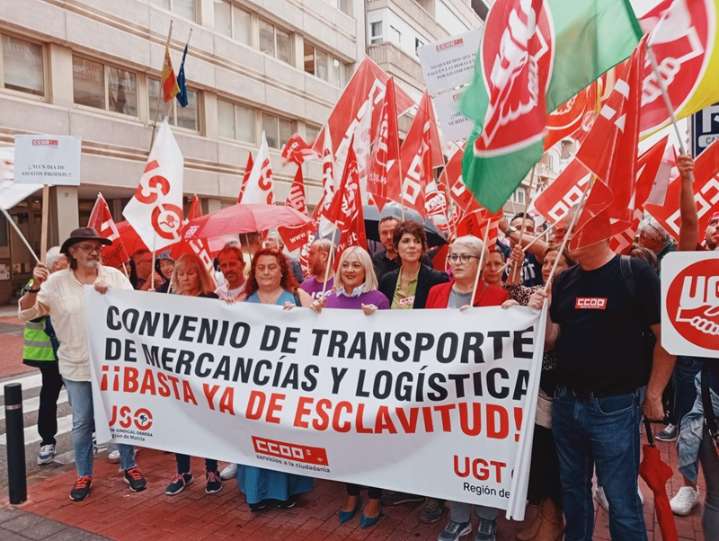 UGT, CCOO y USO protestan por la negativa de la patronal FROET para desbloquear el Convenio del Transporte de Mercancías por Carretera regional