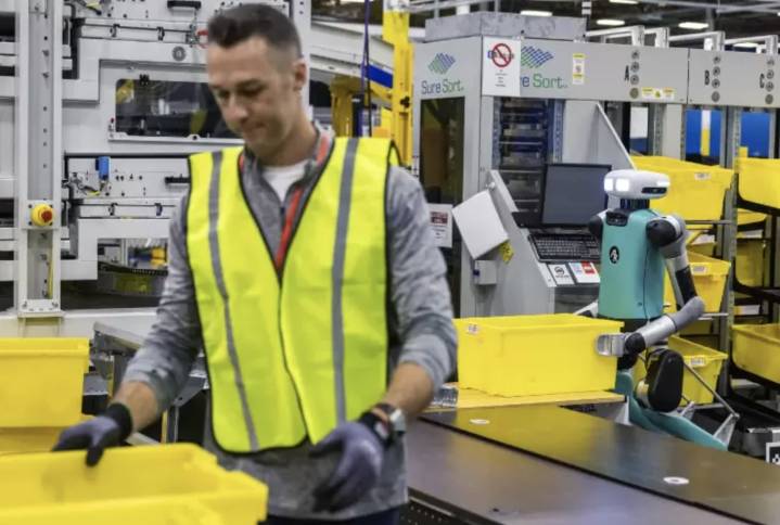 Amazon acelera sustitución de empleos por robots