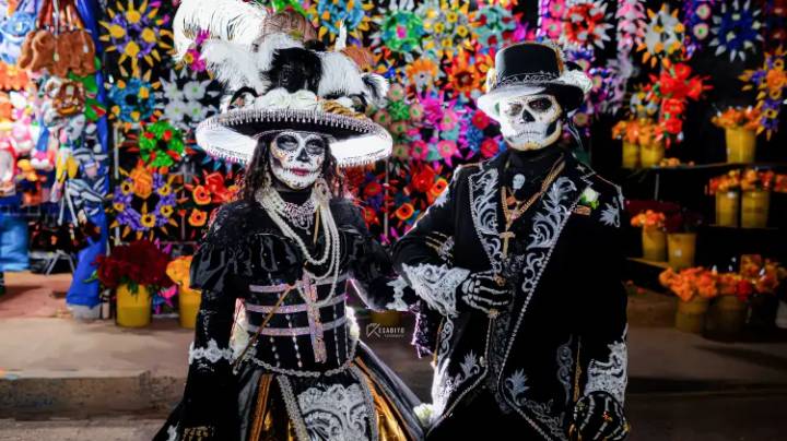 Comparten el arte y tradiciones con gala catrina