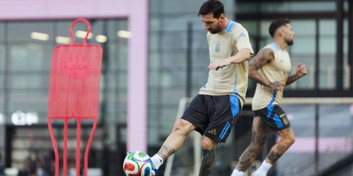Argentina se entrenó por última vez antes de enfrentar a Puerto Rico: las dudas por Messi y los posibles debuts