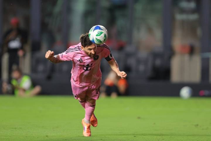 Deadspin | Lionel Messi tallies twice as Inter Miami take opener vs. Nashville