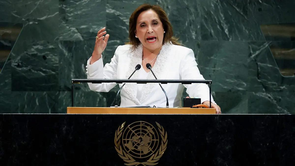 Abogado de Dina Boluarte niega que la presidenta de Perú piense asilarse o fugarse