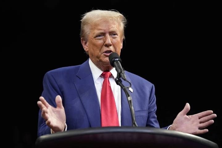 Trump Warns India of 'Massive Tariffs' Over Russian Oil Purchases
