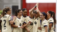 El Barcelona humilla al Atlético y es más líder