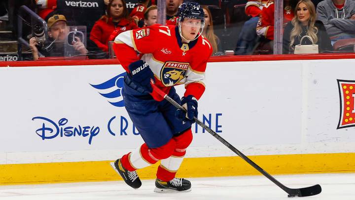 Mikkola signs 8-year contract with Panthers