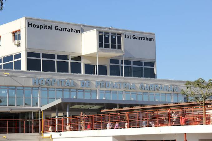 Adorni repudió la toma de oficinas en el Hospital Garrahan y apuntó contra los gremios: “El reclamo no es salarial, es político”