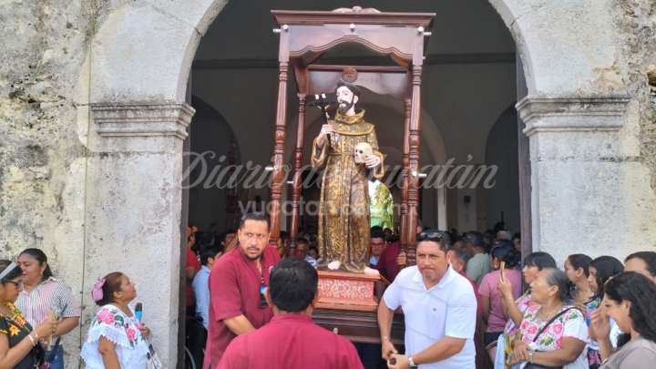 Celebran a San Francisco de Asís en Telchac Pueblo