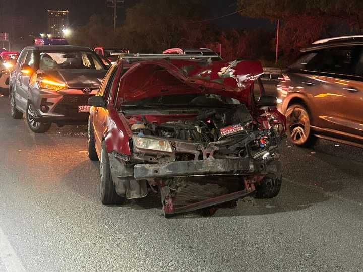 Se registra choque ‘carambola’ en avenida Morones Prieto