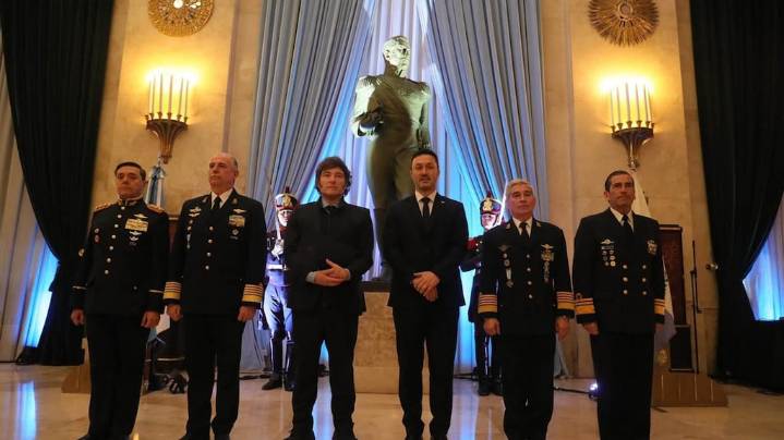 La salida de Luis Petri del Ministerio de Defensa abre la puerta a cambios en las cúpulas militares del país