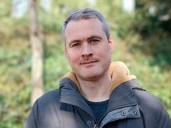 Robert Chapman cuestiona la normalidad y el capitalismo desde la neurodiversidad