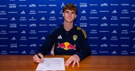 Harry Gray signs first Leeds United pro' contract as long