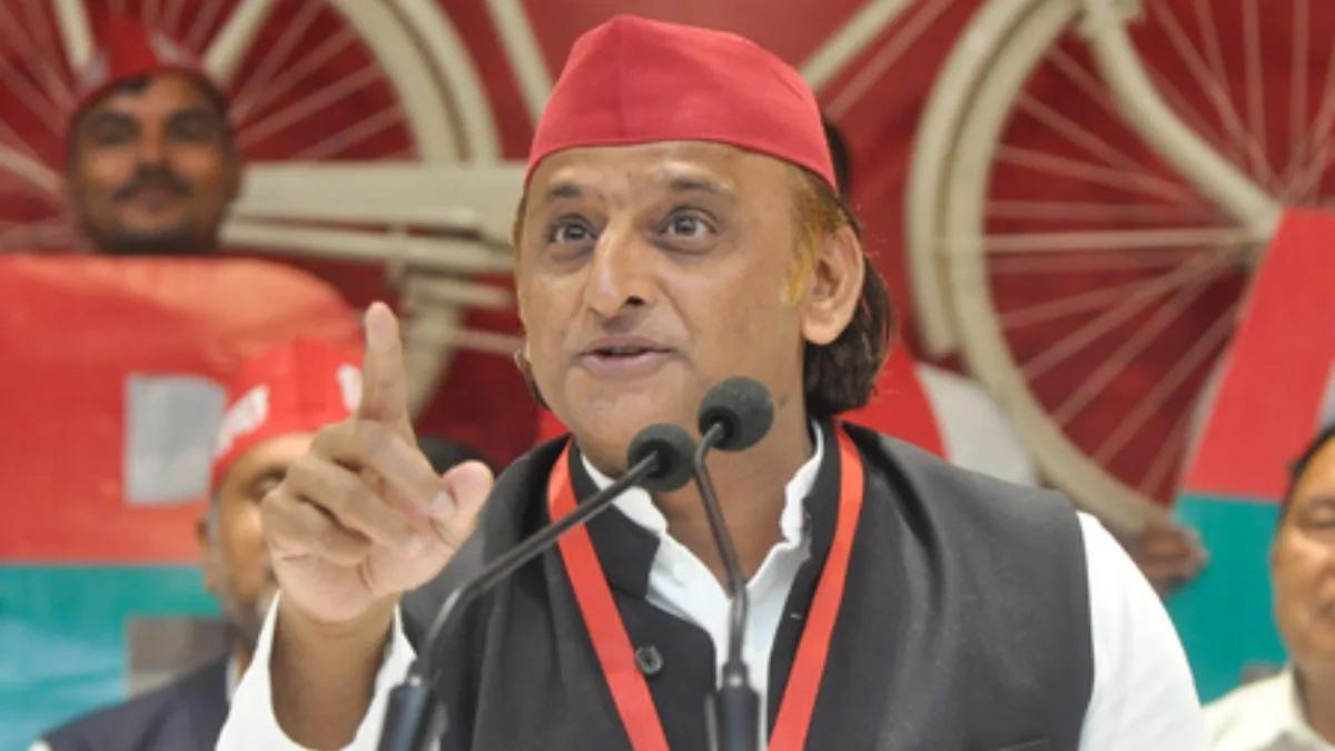 Akhilesh criticizes BJP govt’s handling of airport development projects