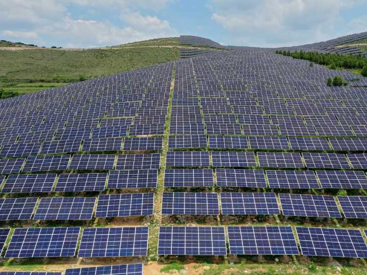 Por qué China instaló paneles solares en la meseta más alta del mundo