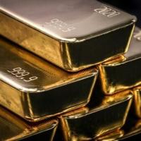 Gold tops $4,000 for first time as traders pile into safe haven