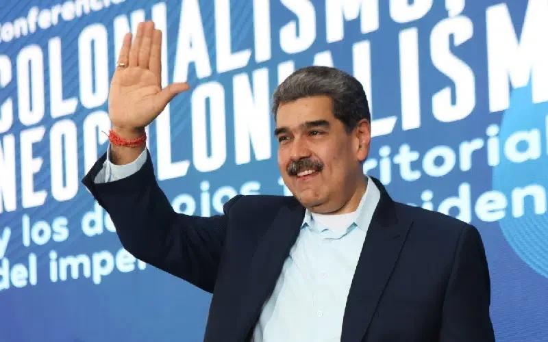 «Si tenemos que defendernos con armas, lo haremos», dice Maduro