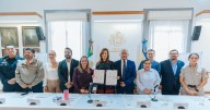 Guadalajara: Firman convenio para otorgar mil becas a policías, bomberos y paramédicos al 100%