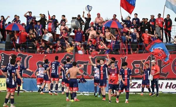 Video: mirá el golazo de unos 70 metros que marcó un futbolista de Automoto