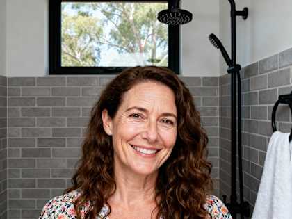 "Cartoon Villain" Kyrsten Sinema shills for "AI techlords"