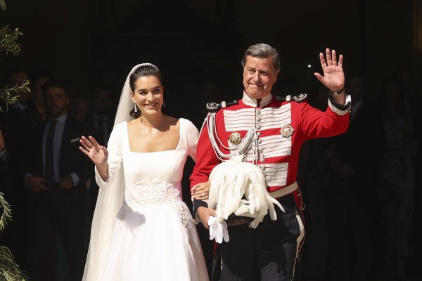 El vestido de novia de Bárbara Mirjan es el más elegante y el más español del fin de semana
