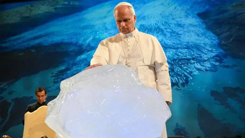 Papa León XIV bendijo un bloque de hielo para denunciar el cambio climático y animó a la "conversión ecológica"