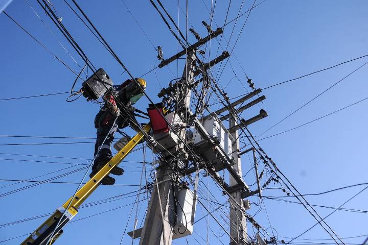 Enel realizará cortes de luz este domingo 5 de octubre: siete comunas de la Región Metropolitana se verán afectadas