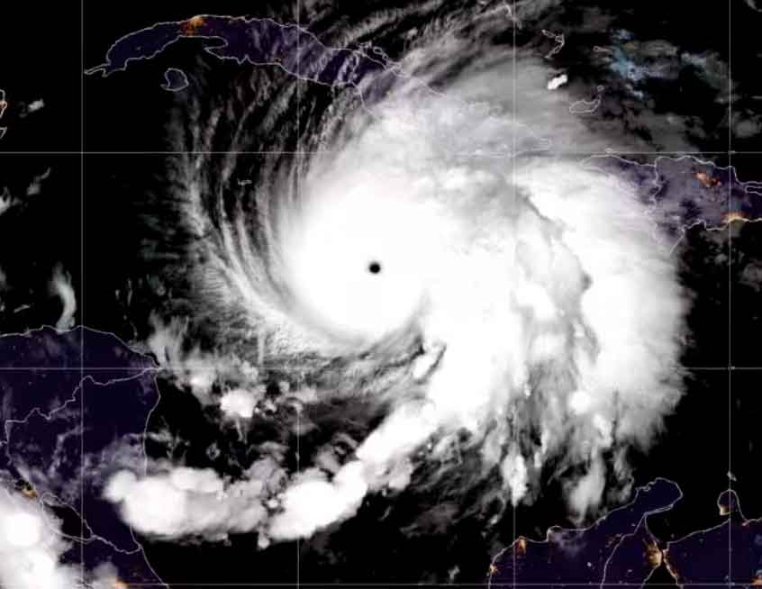 El Centro de Huracanes de EEUU describe a ‘Melissa’ como un huracán “extremadamente peligroso”