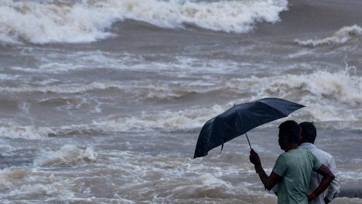 Cyclone Montha set to hit Andhra coast on October 28, Udhayanidhi Stalin says Chennai safe. Top 10 developments here