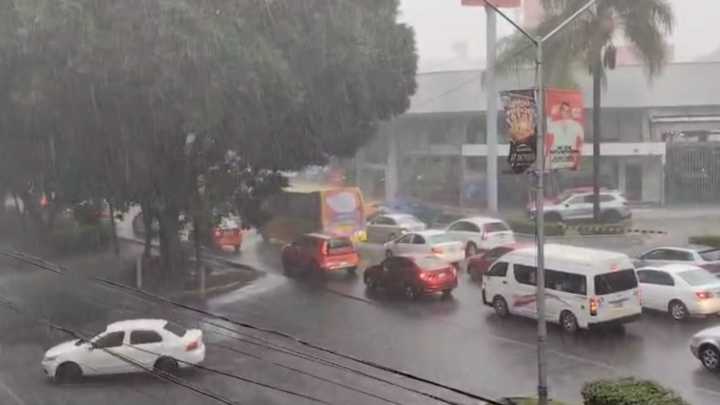 Alerta por Fuertes Lluvias en Seis Regiones de Puebla; Recomendaciones a Seguir