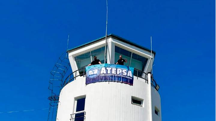 Los controladores aéreos anunciaron nueve paros para noviembre