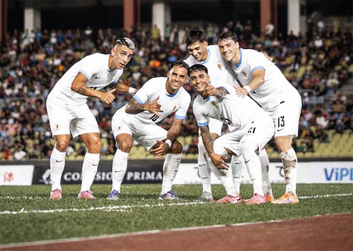 1-2. Uruguay le da el primer golpe a Fabio Cannavaro como seleccionador de Uzbekistán