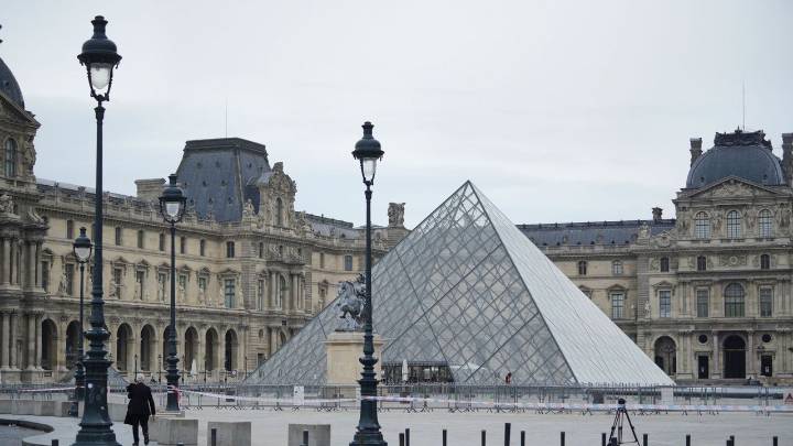 Robo de joyas en el Louvre: todo sobre el atraco histórico en París hoy 19 de octubre 2025