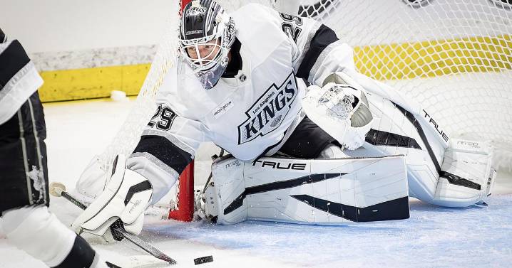 Boise's Pheonix Copley stands tall in net for Kings in exhibition homecoming win