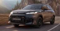 Toyota actualiza el Corolla Cross Hybrid con cambios en el aspecto, tracción total y estreno del acabado GR Sport
