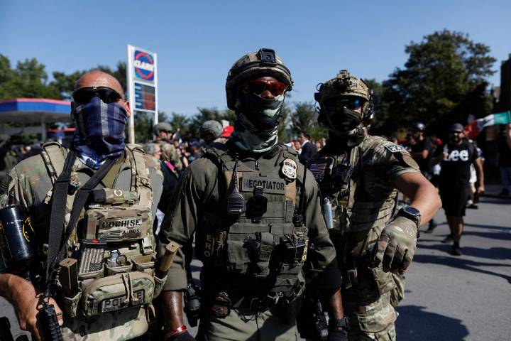 La adminsitración Trump defiende declaración de ciudades gobernadas por demócratas como "zona de guerra"