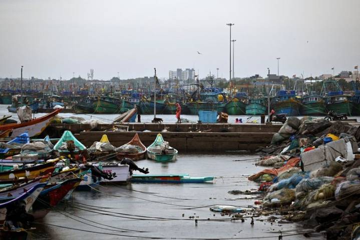 Cyclone Montha lashes India’s east coast; kills one