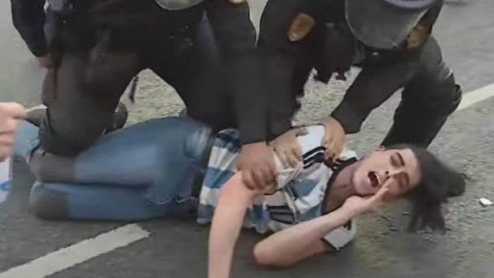 Otra jornada de represión en Congreso: la Policía detuvo a un joven, a un fotógrafo y avanza contra jubilados