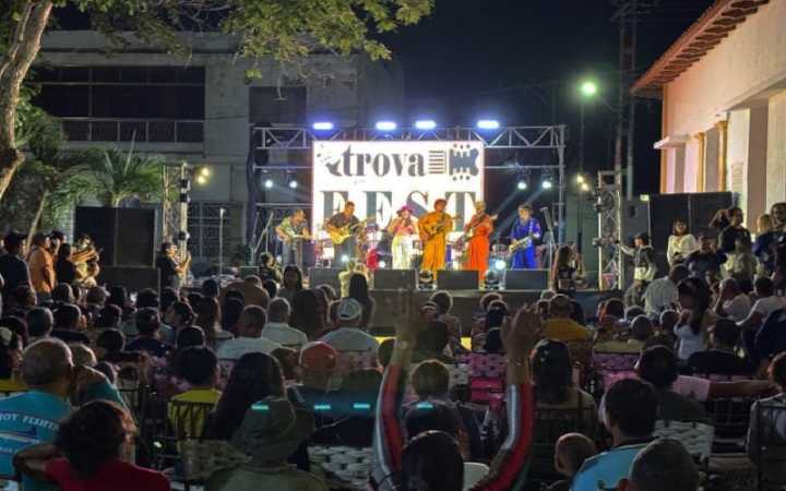 La magia de la trova navideña transforma los barrios de Caracas