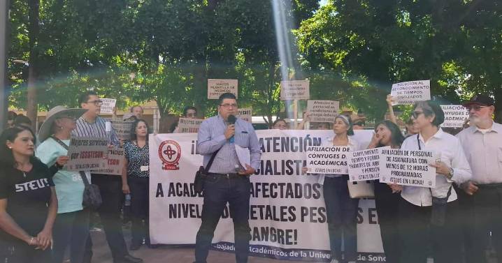 Sindicato de la Universidad de Sonora exige mejoras en servicios de salud, jubilaciones y pensiones en protesta frente a Isssteson
