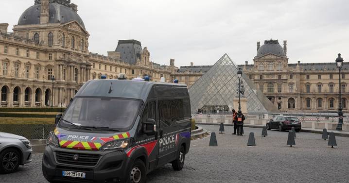 Thieves steal crown jewels in 4 minutes from Louvre Museum