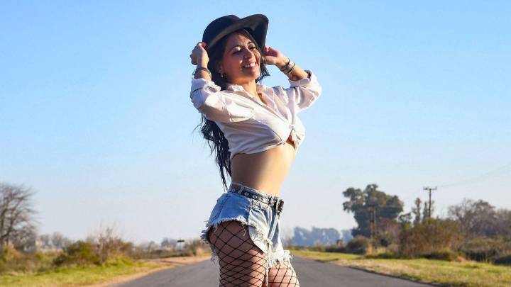 Amor en tiempos de pantalla: la novia virtual mendocina que desafía la idea de pareja tradicional